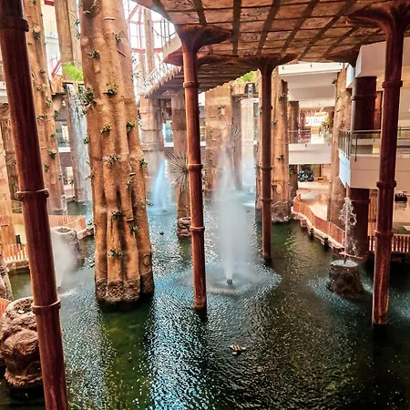 World Polynesia בנאלמדנה