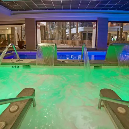 World Polynesia Hotel