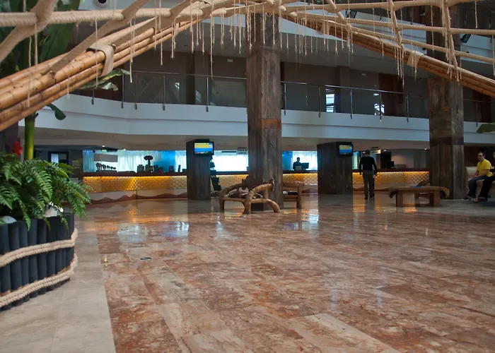 World Polynesia Бенальмадена