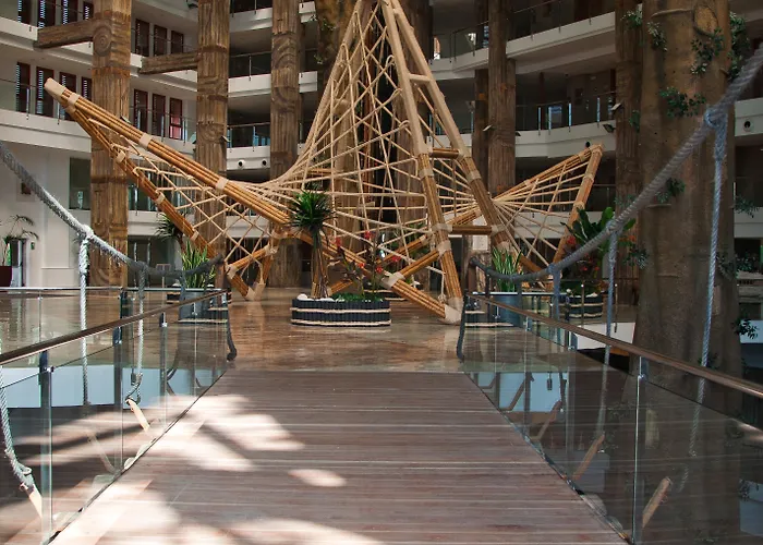 World Polynesia Отель Бенальмадена