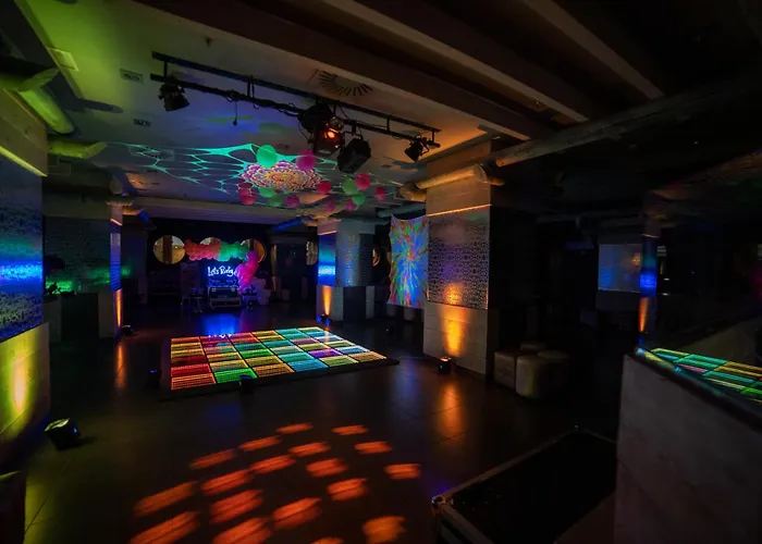 Отель World Polynesia Бенальмадена