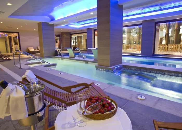 World Polynesia Отель Бенальмадена