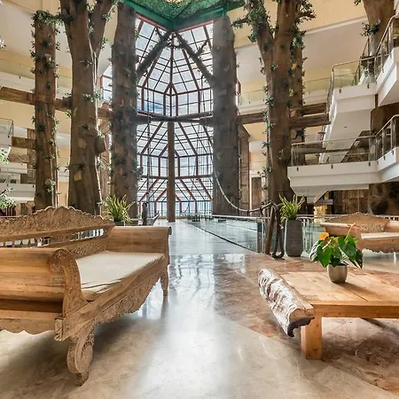 World Polynesia Hotel
